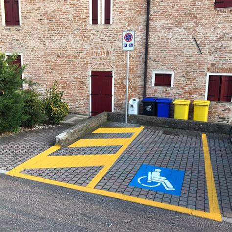 parcheggio disabili in area privata